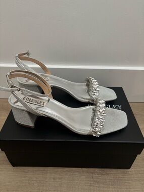Badgley Mischka Silver Heeled Embellished Slingback Heels Size 8.5